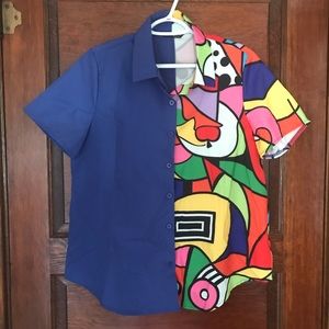 BNWOT Bold Blue Split Graphic Short Sleeve Button Up Top with Collar